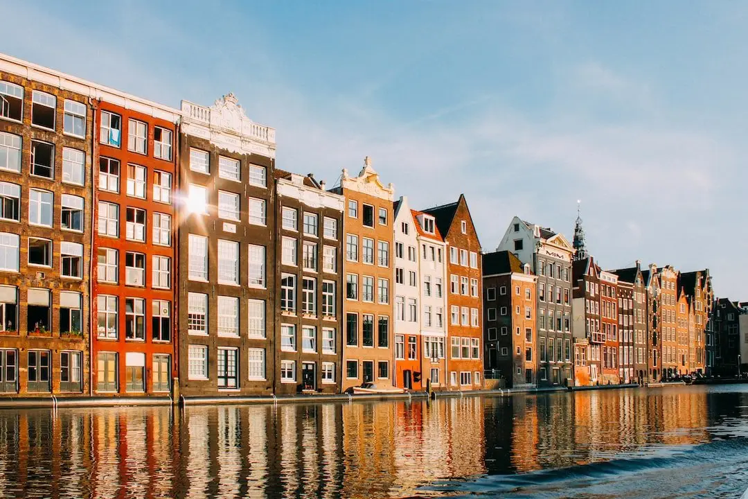Unika hotellupplevelser i Amsterdam illustration