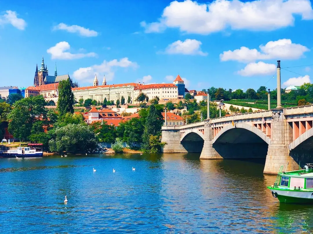 Utforska den historiska staden Prag och hitta boende nära sevärdheterna illustration